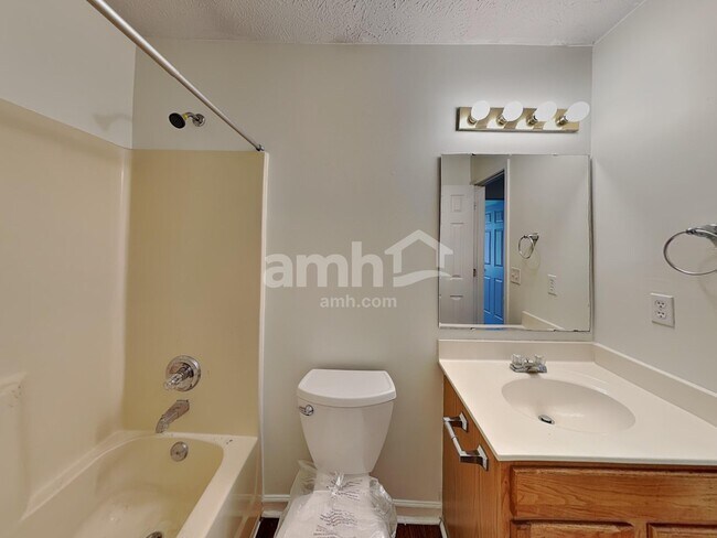 Building Photo - 2154 Meadow Glen Blvd