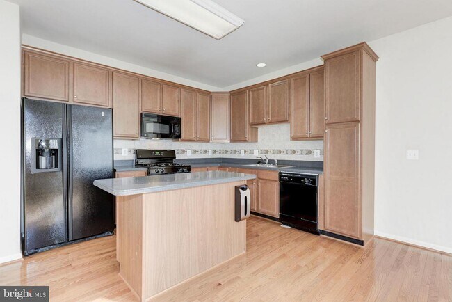 Building Photo - 22645 Upperville Heights Square