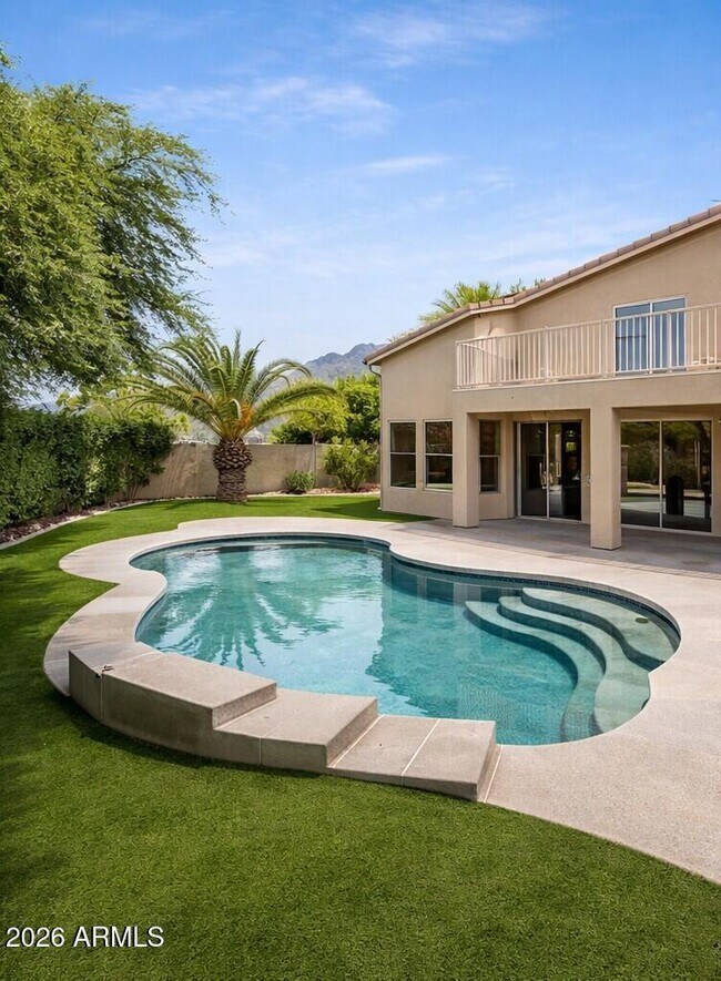 Building Photo - 768 E Irma Ln