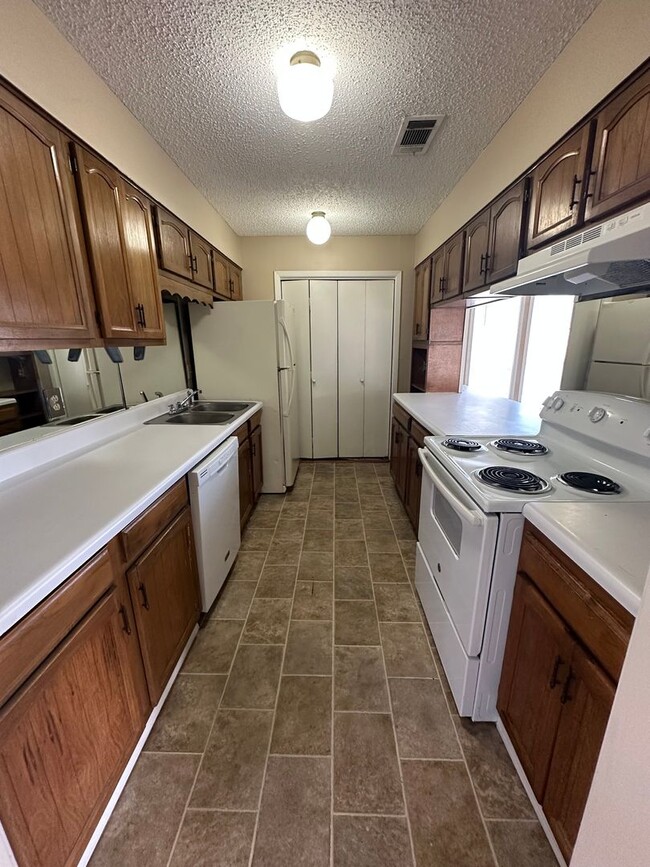 Building Photo - 3204 Cameron St