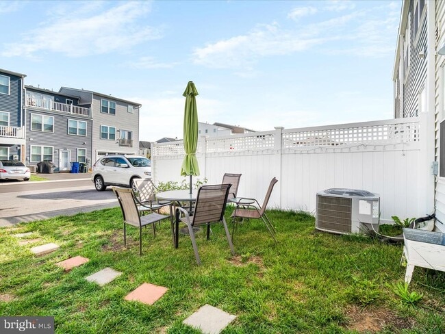 Building Photo - 404 Waverley Dr