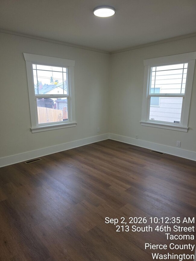 Building Photo - 213 S 46th St