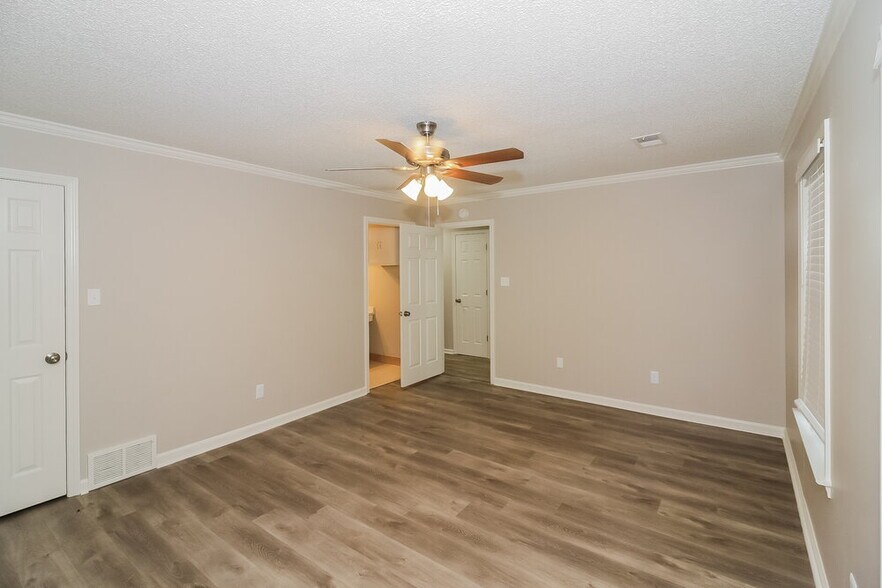 Building Photo - 803 Carianne Cove