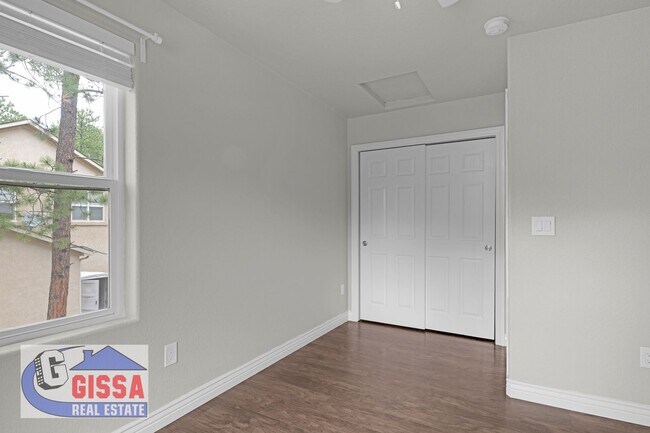 Building Photo - 1043 Longspur Ln