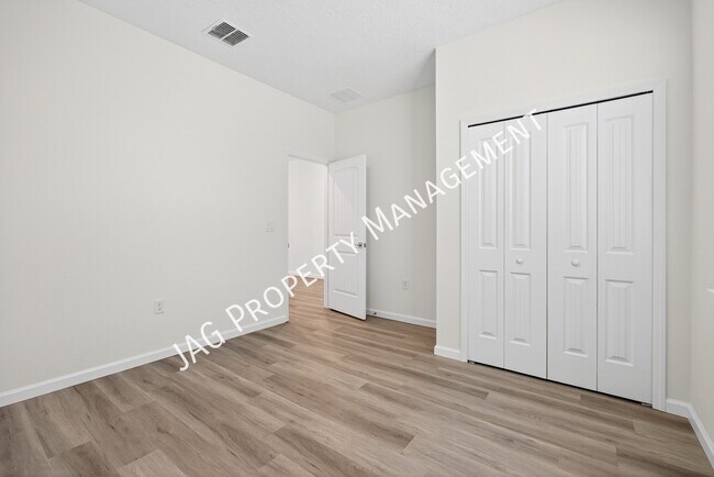 Building Photo - 813 Clifton Rd SE