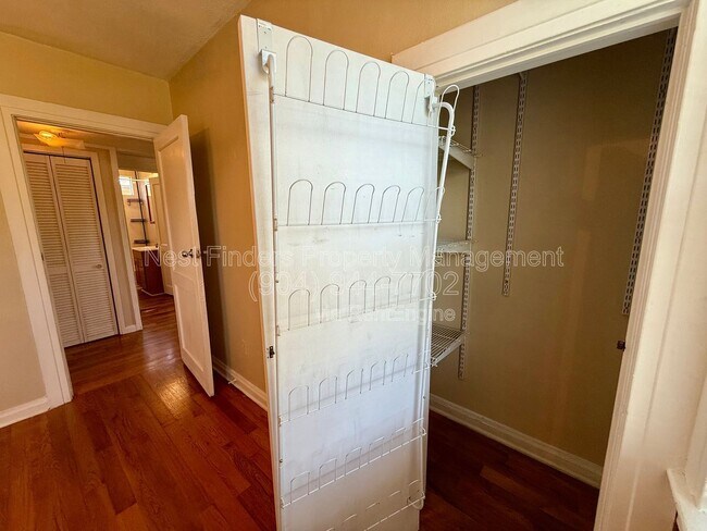 Building Photo - 625 Meteor St