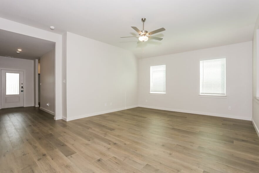 Building Photo - 214 Julian Davis Dr