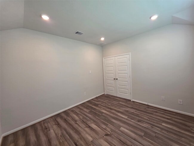 Building Photo - 2011 Cherryvale Dr