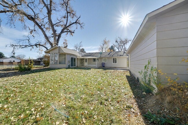 Building Photo - 5055 E Dartmouth Ave