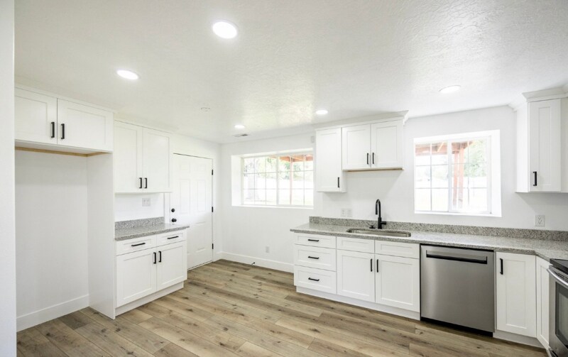 Building Photo - 457 S 100 E St