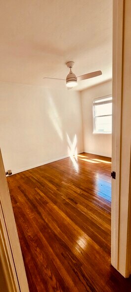 Building Photo - 4313 Mentone St