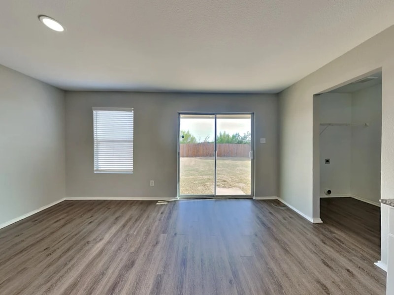 Building Photo - 1733 Vineridge Ln