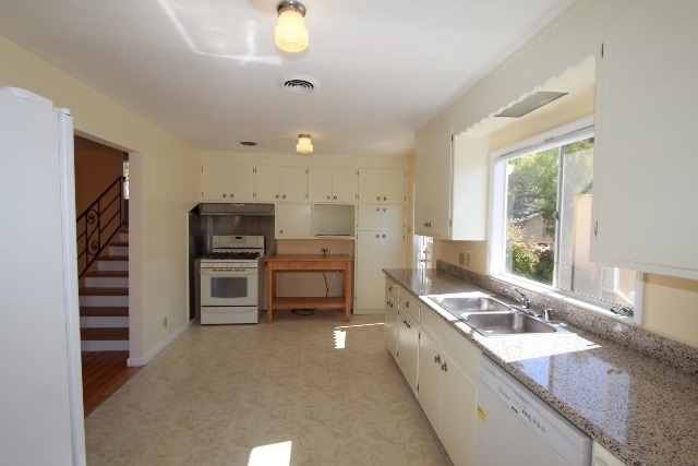 Building Photo - 4 Bedroom Mid-Century Oakmore Property With View of Bay