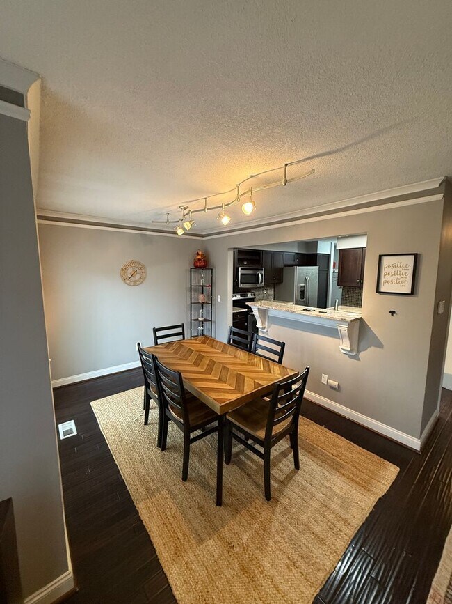 Building Photo - Partially Furnished Townhome 3-Bed, 3.5-Bath in Overland Park – Stunning with Modern Updates & Co...