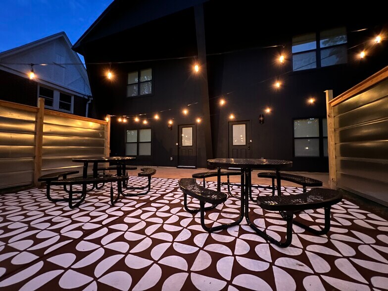 Building Photo - 133 Harden St