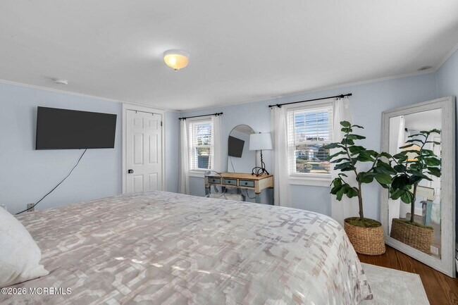 Building Photo - 115 10th Ave