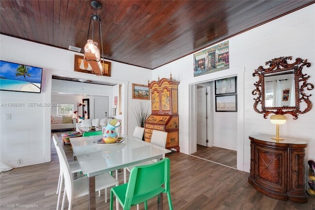 Building Photo - 212 SW 1st Ave