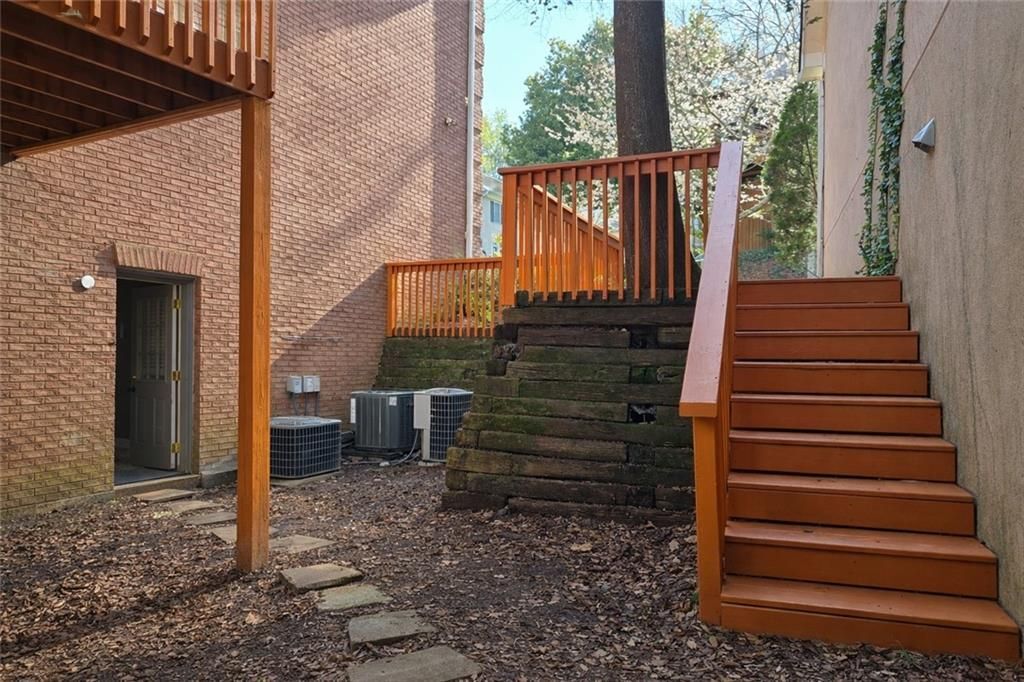 Building Photo - 1209 Wildcliff Cir