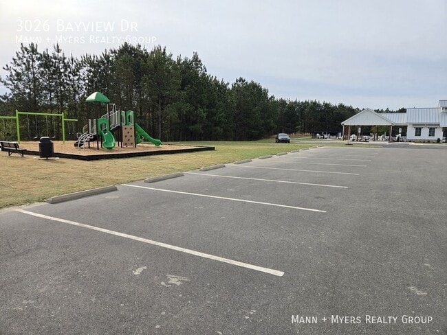 Building Photo - 3026 Bayview Dr