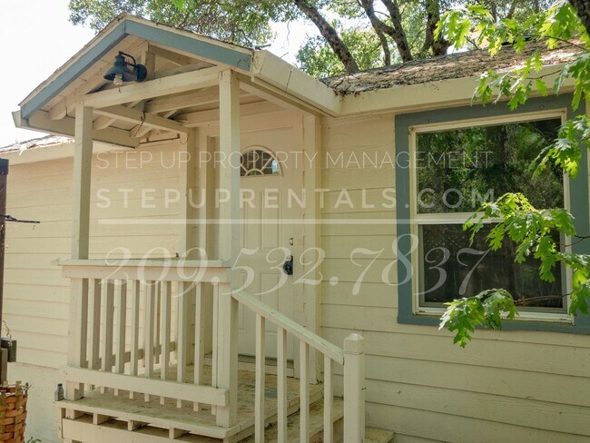 Building Photo - All Electric 2 Bedroom 1 Bath Home Near Soulsbyville!