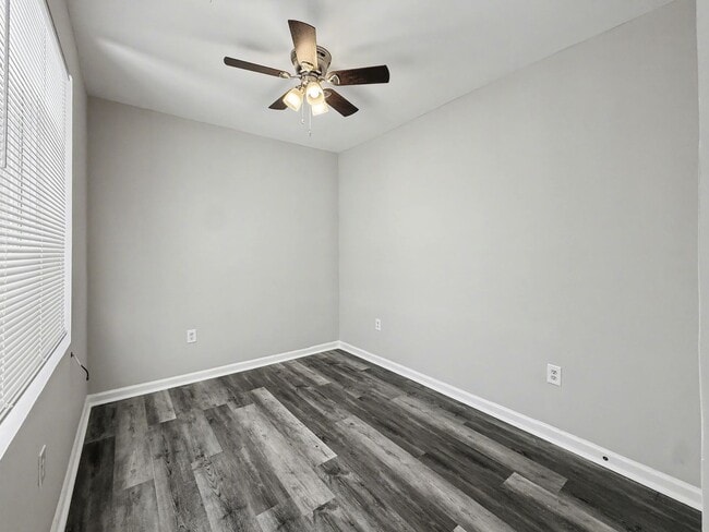 Building Photo - DC1003