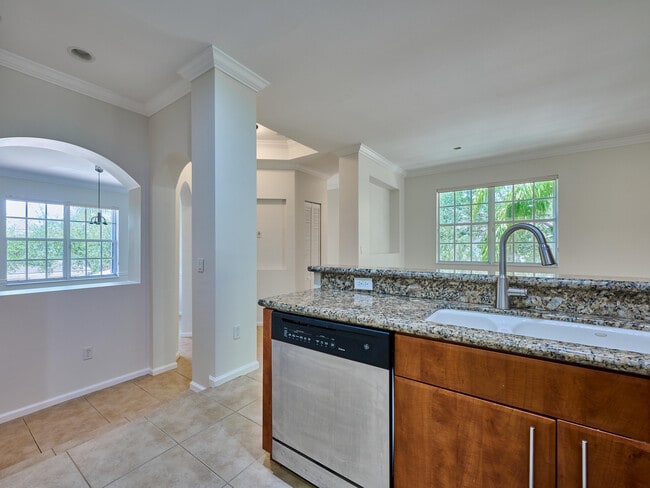 Building Photo - 6436 Bella Cir
