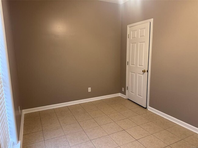 Building Photo - 1924 Dundee Dr