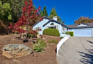 Building Photo - OFF INCLINE DRIVE