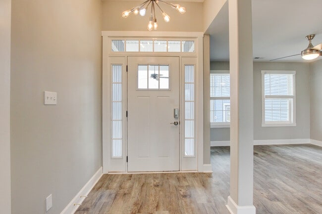 Building Photo - 127 Riverbend Dr