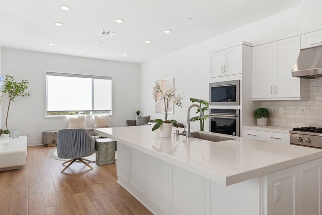 Building Photo - 408 Treble: Modern 4BR + Loft in Great Park, Irvine