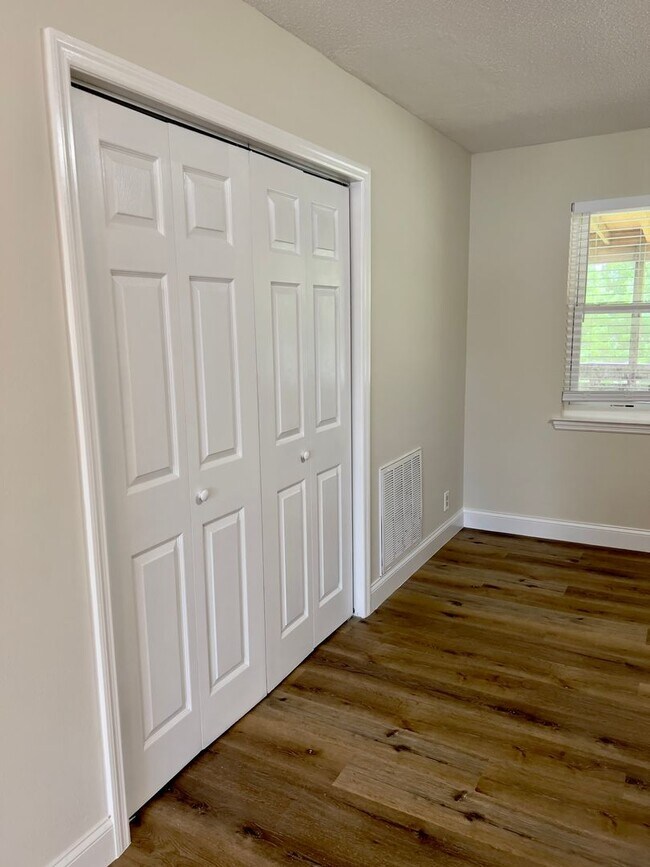 Building Photo - 56 Bell Rd