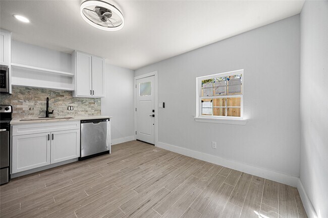 Building Photo - 3229 Holman St