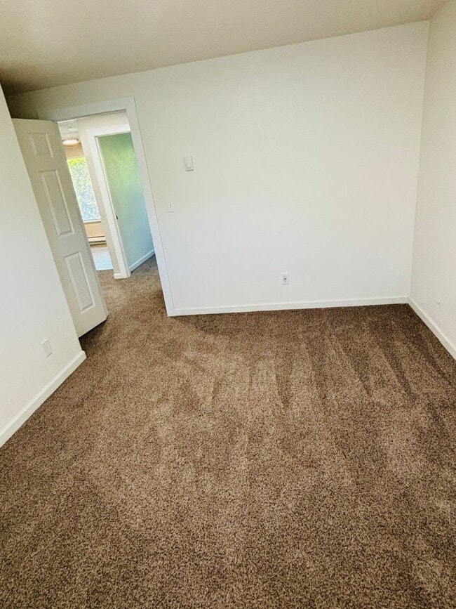 Building Photo - Cute 2 bedroom West Harvard area