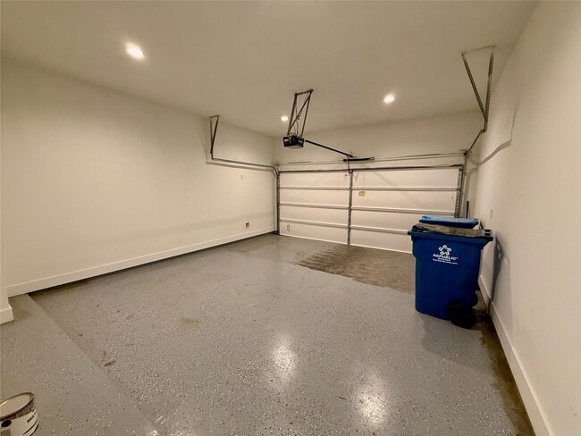 Building Photo - 12946 Rio Mariano Ln