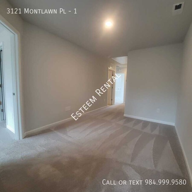 Building Photo - 3121 Montlawn Pl