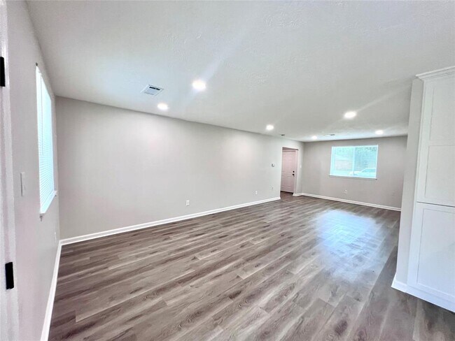 Building Photo - 515 Bellmar Ln