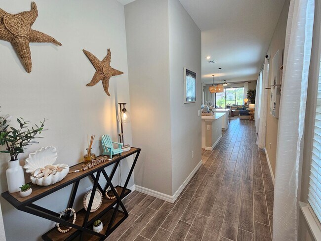 Building Photo - Annual Furnished or Seasonal Short-Term 4 Bedroom 2.5 Bathroom Home in Palmero!