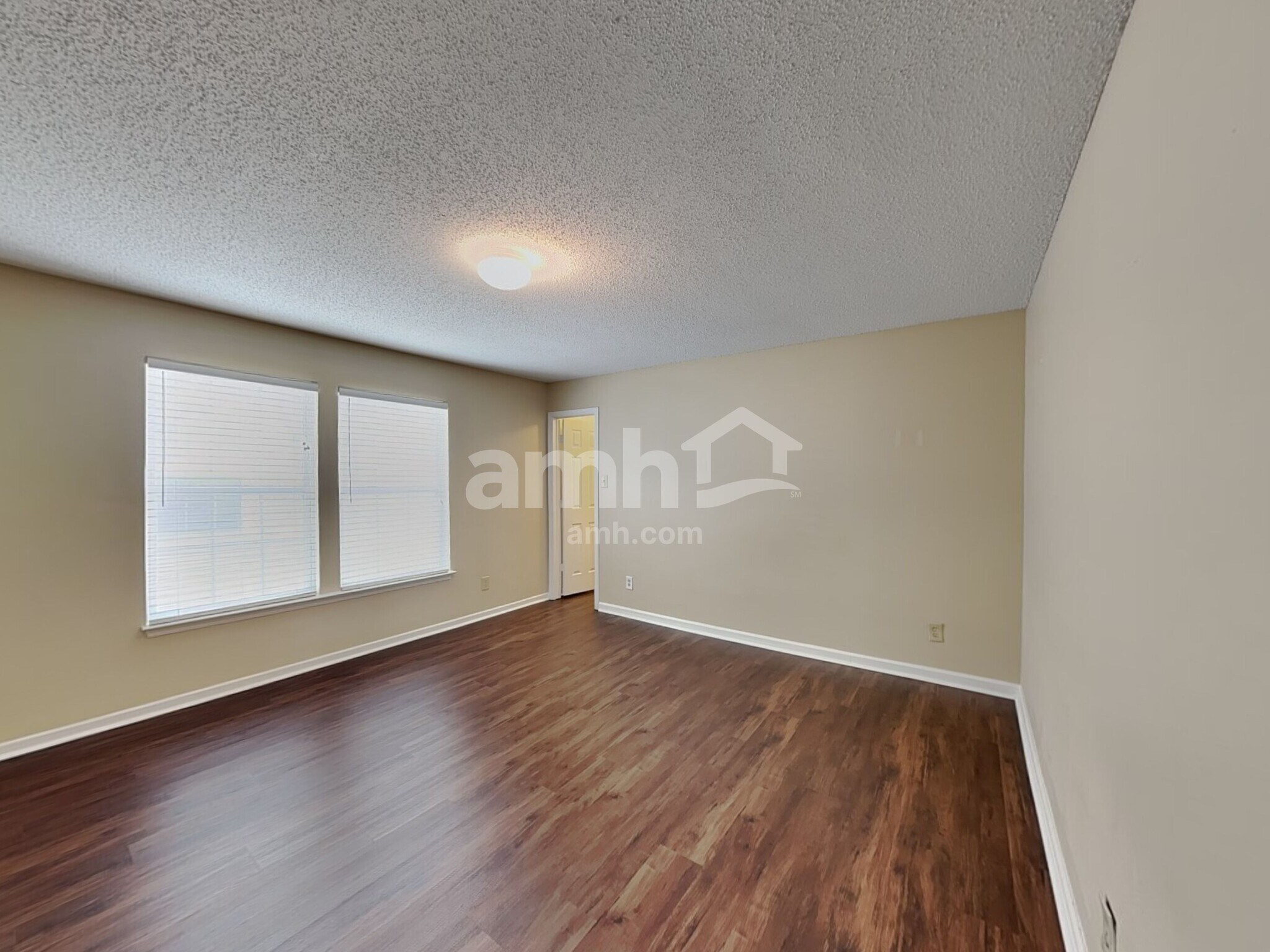 Building Photo - 10798 Cyrus Dr