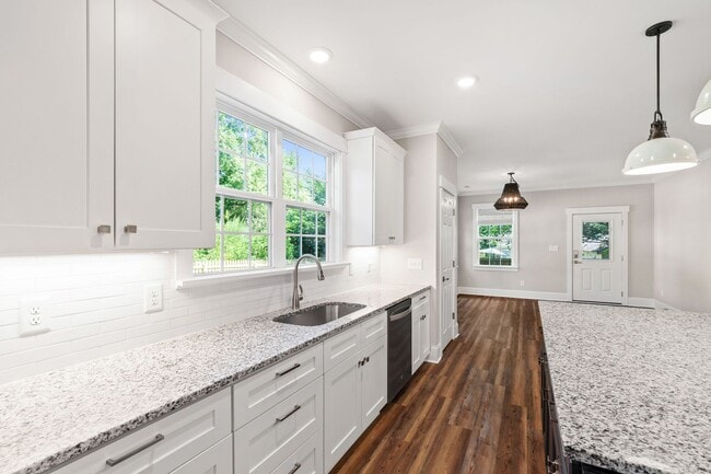 Building Photo - Beautifully Built Ranch Home in Desirable ...