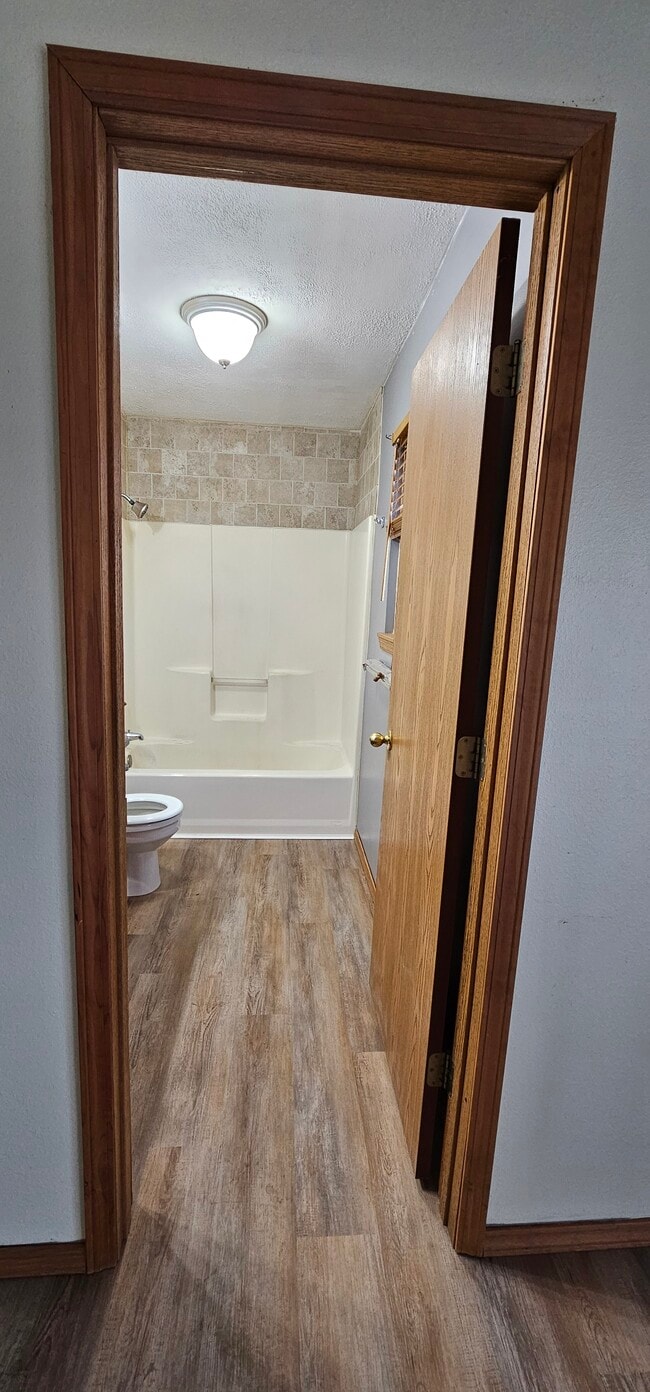 Building Photo - 8660 Brookside Cir