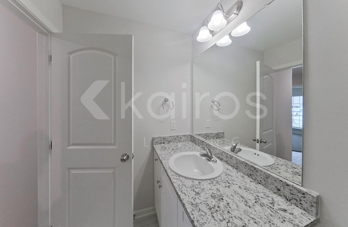 Building Photo - 755 Park Ln