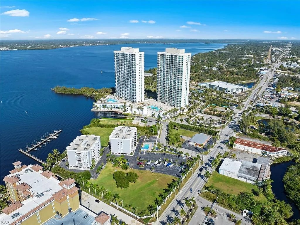 Building Photo - 2885 Palm Beach Blvd