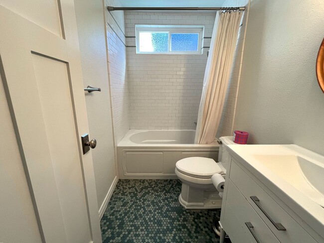 Building Photo - Most Charming Home in La Costa