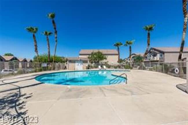 Building Photo - Large Spacious 3 Bedroom Townhome with Community Pool