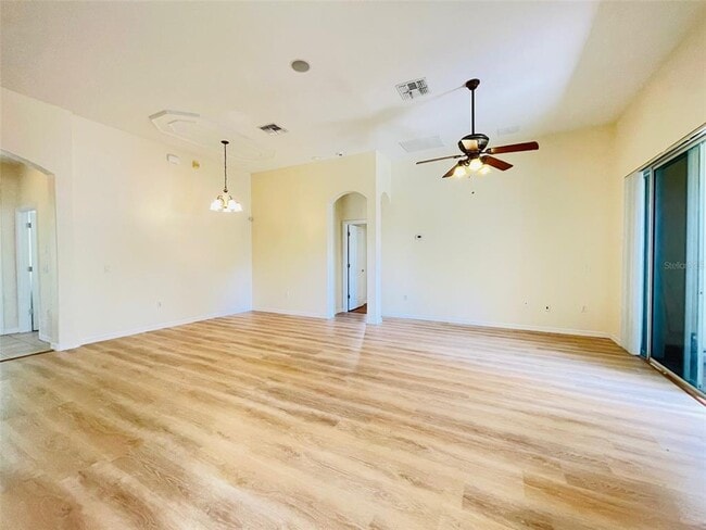 Building Photo - 935 Lascala Dr