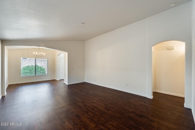 Building Photo - 3024 E Blackhawk Dr