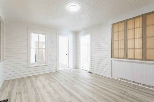 Building Photo - 26 Brockway Pl