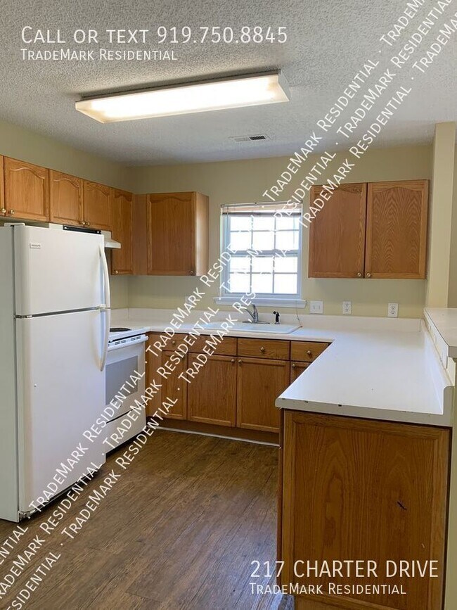 Building Photo - 217 Charter Dr