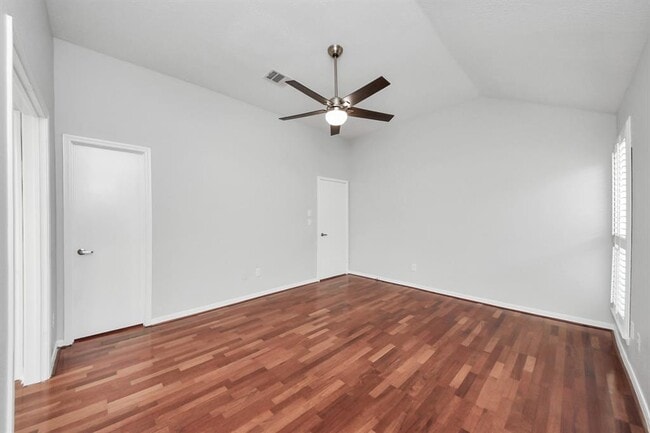 Building Photo - 12407 Meadow Ridge Dr