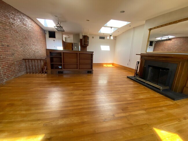 Primary Photo - 14 Holyoke St